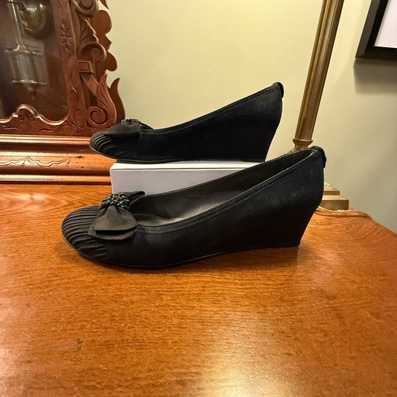 Stuart Weitzman Women's Size 9 Black Frobozzie Suede Wedge Heel Shoe 2” heel - Picture 4 of 9